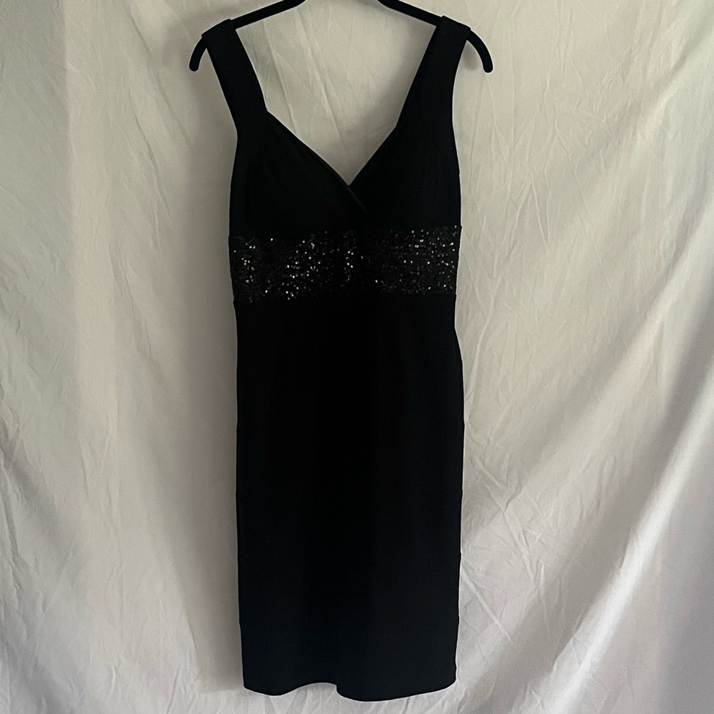 NWT Woman’s size 6 R & M Richards little black dress $24